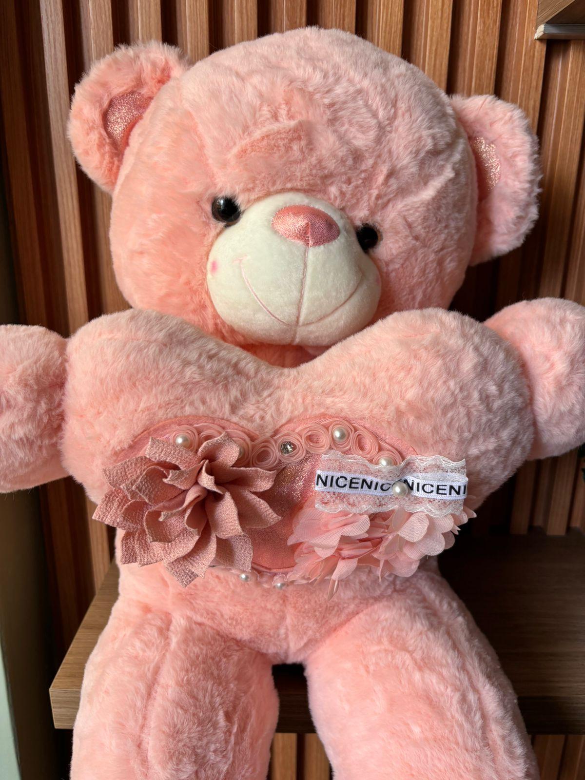 OSO CON CORAZÓN DE ROSAS