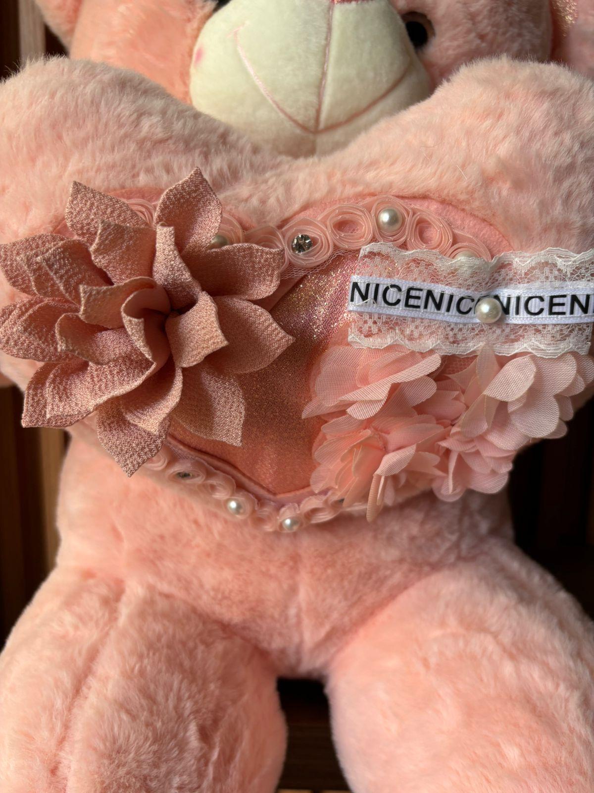 OSO CON CORAZÓN DE ROSAS