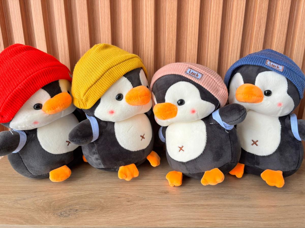 PINGÜINO CON GORRO Y MOCHILA